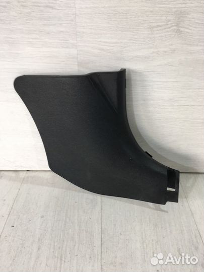 Обивка порога уголок передний прав. KIA RIO 4 1.4
