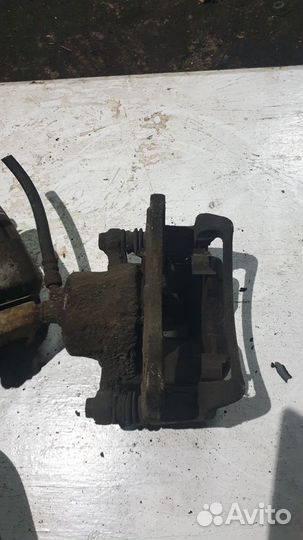 Суппорт передний правый ниссан альмера n 15 GA16