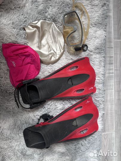 Ласты для плавания, маска и шапочки