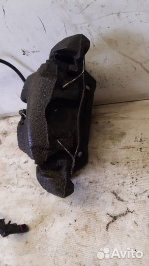 Суппорт передний левый Mercedes-Benz E-class