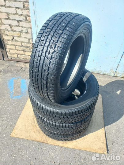 Dunlop SP Winter Ice 01 205/60 R16