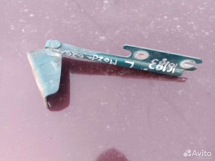 Петля капота левая Mazda 626 Ge хетчбек 2.0I 1992