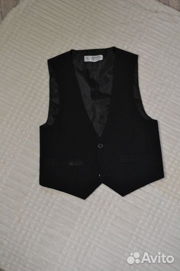 Жилетки школьные на мальчика разные