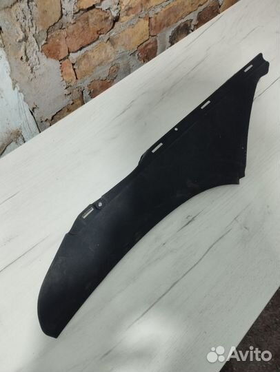 Правая обшивка задней стойки bмw 7 Е65 бмв 7 Е65