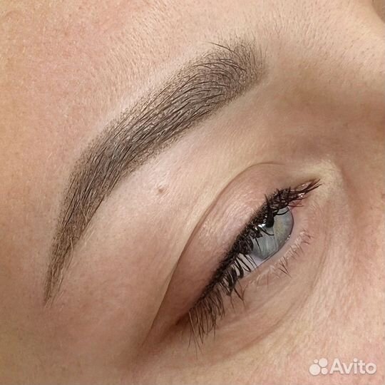 Косметолог Перманентный макияж бровей, губ и век