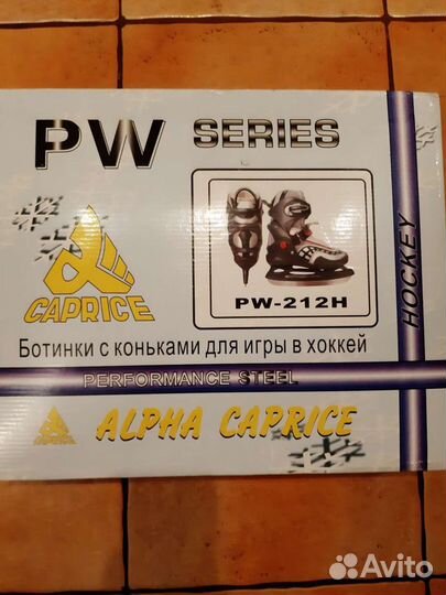 Коньки хоккейные