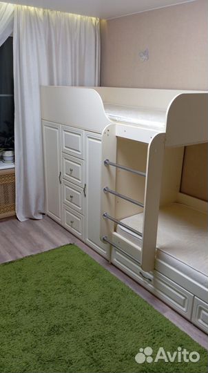 Детские кровати с матрасами для двоих детей и шкаф