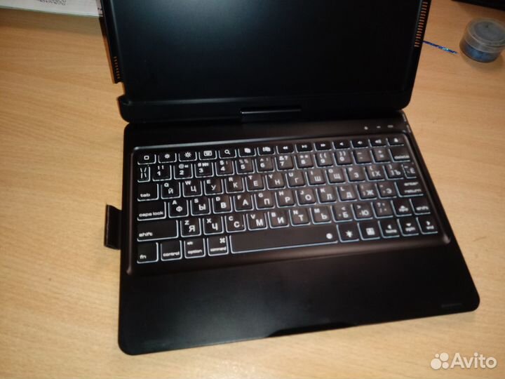 Чехол с клавиатурой под iPad 7, 8, 9 -го поколения