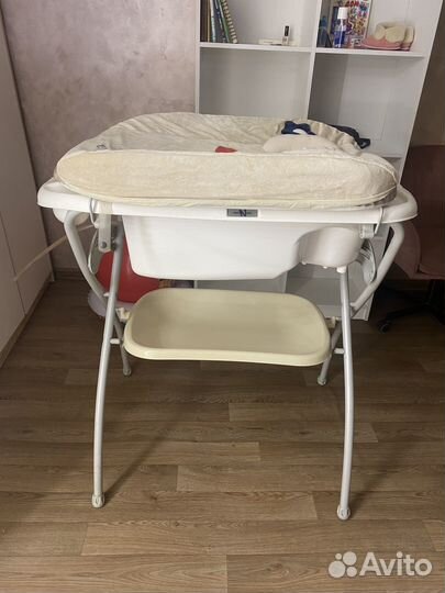 Ванночка для купания и пеленальный столик
