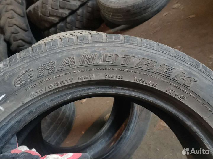 Dunlop Grandtrek ST20 215/60 R17 96H