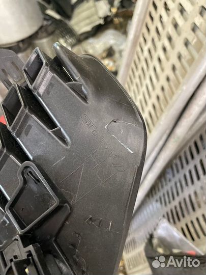 Накладка бампера передняя правая Lexus Nx