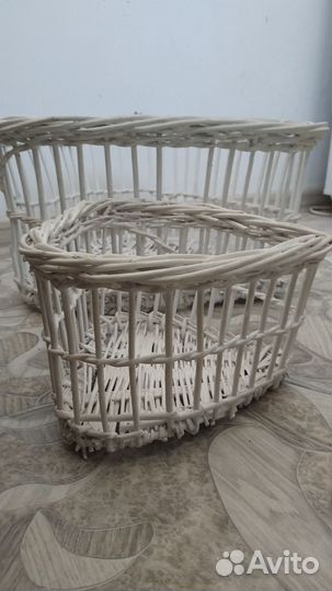 Декоративные плетенные корзины. Корзины - сердца