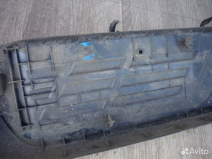 Подножка левая Toyota Hilux 8 2017