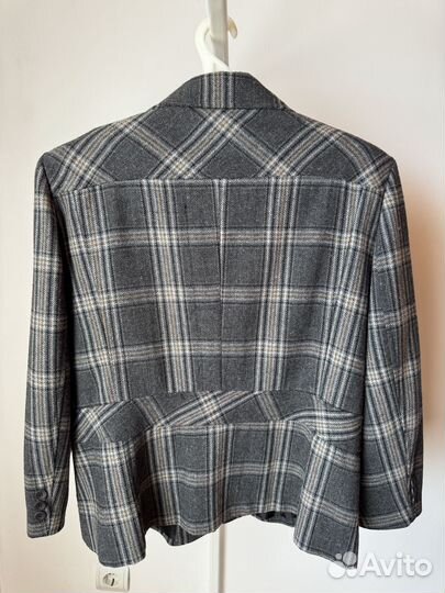 Пиджаки и жакеты женские 48