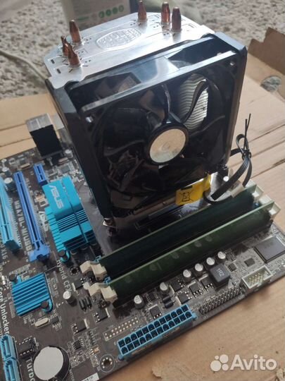 Материнская плата с процессором и памятью