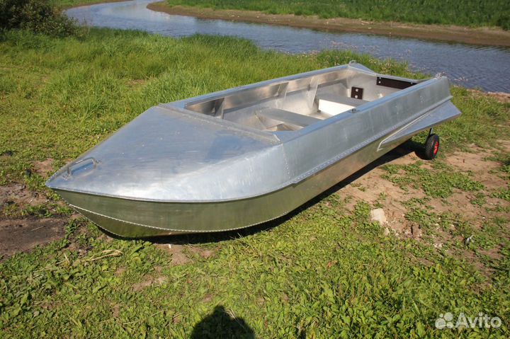 Алюм.лодка Романтика-Н, новая, с колёсами и булями