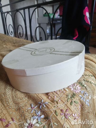 Картонная коробка круглая