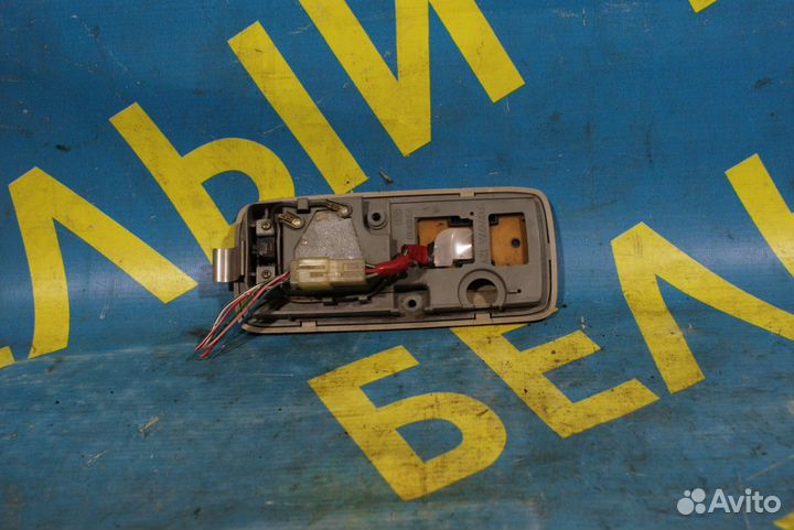 Плафон с кнопкой люка Toyota Corolla E11