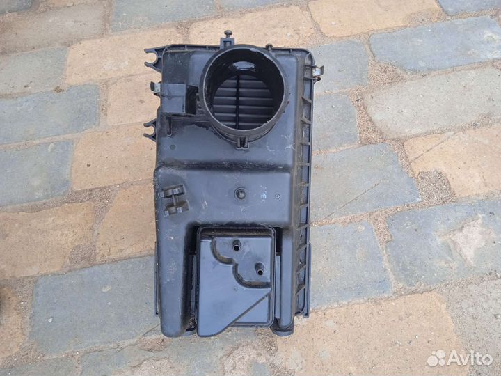 Корпус воздушного фильтра Ford Escape 2 2.3 2008