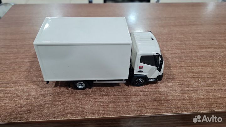 Лимитированная коллекционная машинка reno