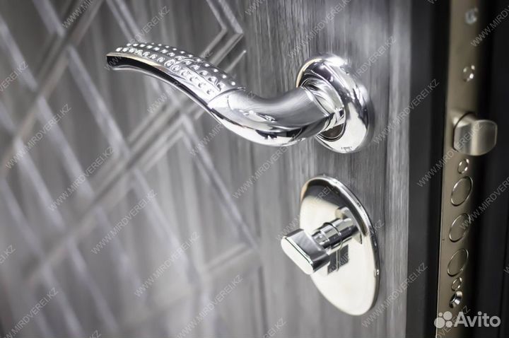 Дверь входная, со склада