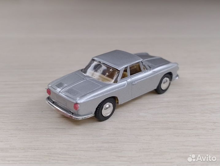 A26.2) Volkswagen Karmann-Ghia (1955-1974) серебро