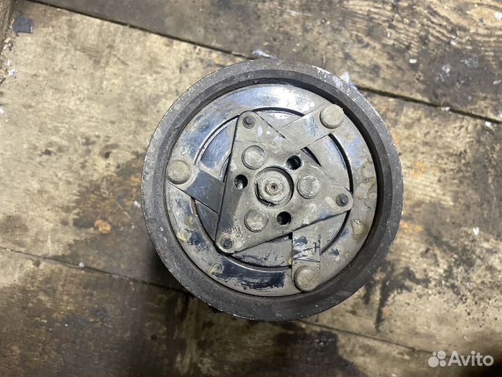 Компрессор кондиционера Логан 1/Сандеро/Дастер