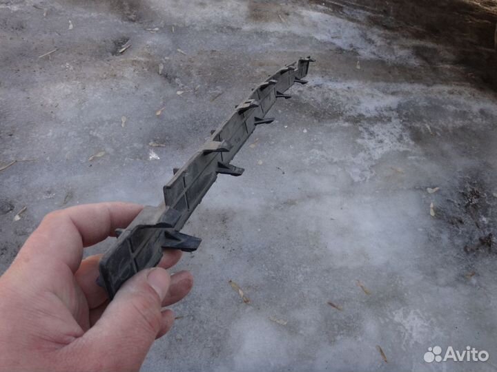 Пежо 308 накладка на решетку бампера 3008 зима 09