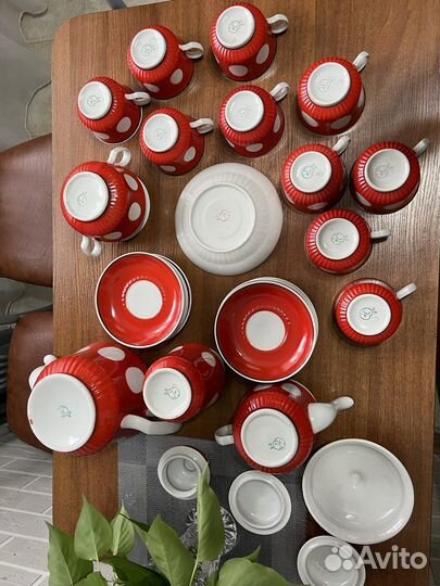 Чайный сервис горох на красном