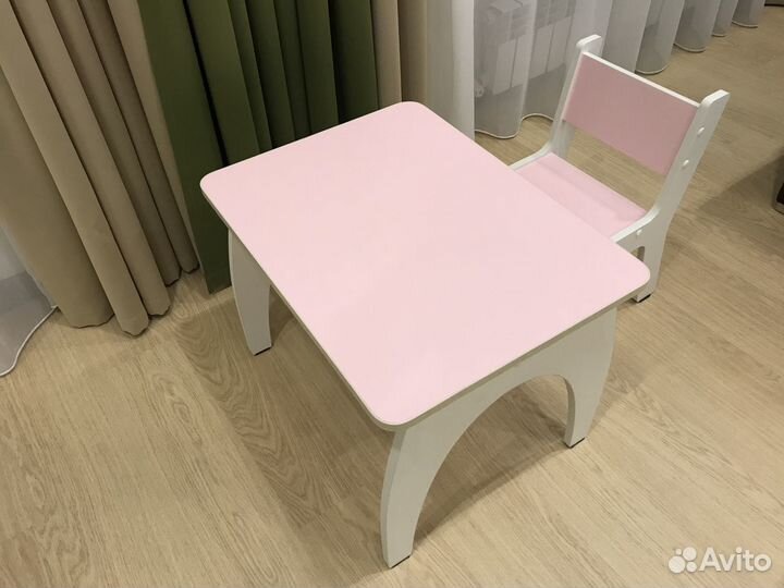 Детская мебель: столик и стульчик розовый