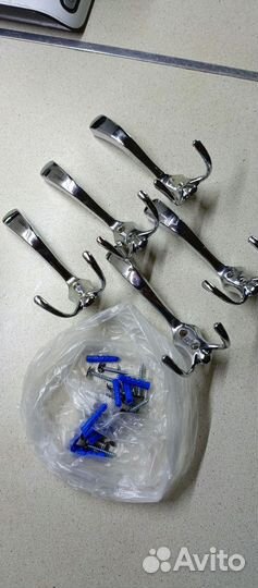 Крючки для вешалки