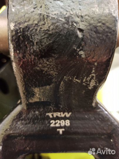 Тяга реактивная V-образная JVL0018 TRW