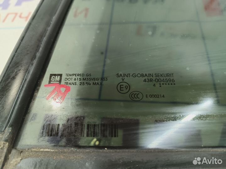 Стекло двери задней левой (форточка) Cadillac SRX