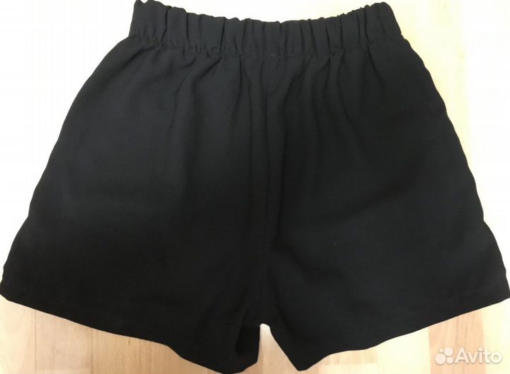 Женские шорты Bershka. Размер 42 (S). Длина: 37 см