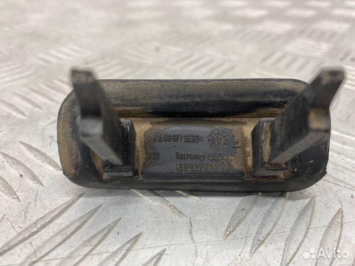 Б/У ручка багажника левый Audi A6 С5 ALF 2.4 1998