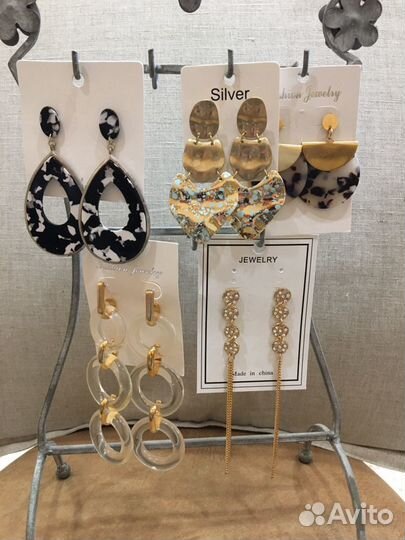 Бижутерия новая (серьги, гвоздики)
