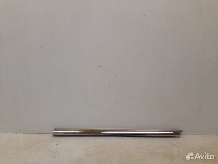 Молдинг двери передний правый Toyota Land Cruiser