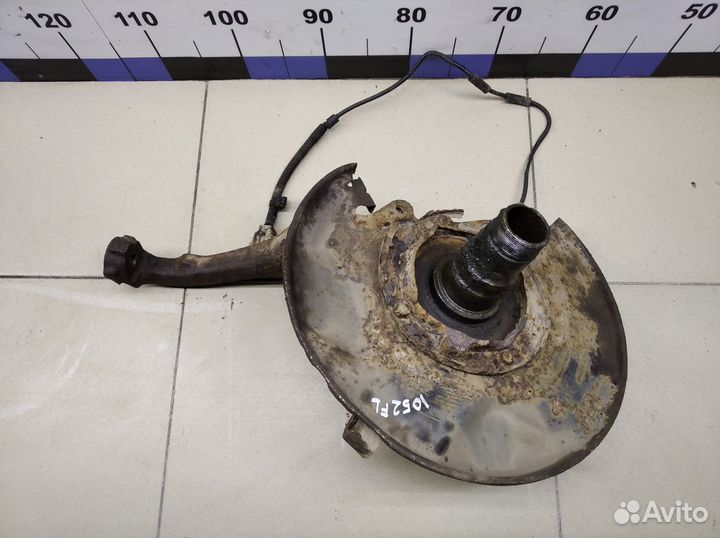 Кулак поворотный передний левый Land Cruiser (100)