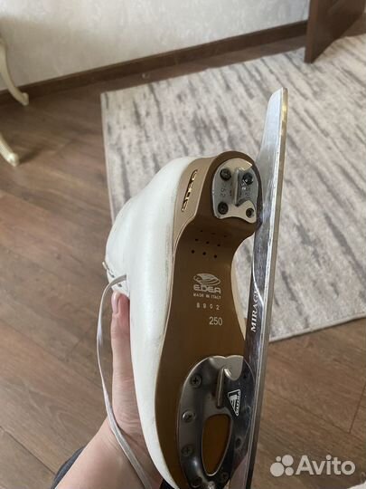 Фигурные коньки edea