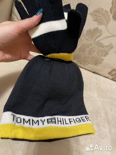 Комплект tommy hilfiger шапка перчатки