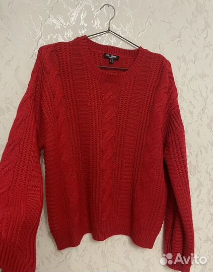 Красный свитер