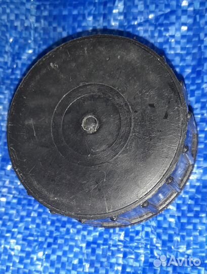 Крышки закручивающиеся разные