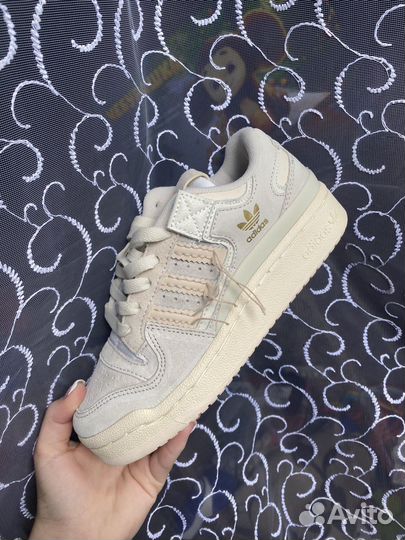 Кроссовки adidas