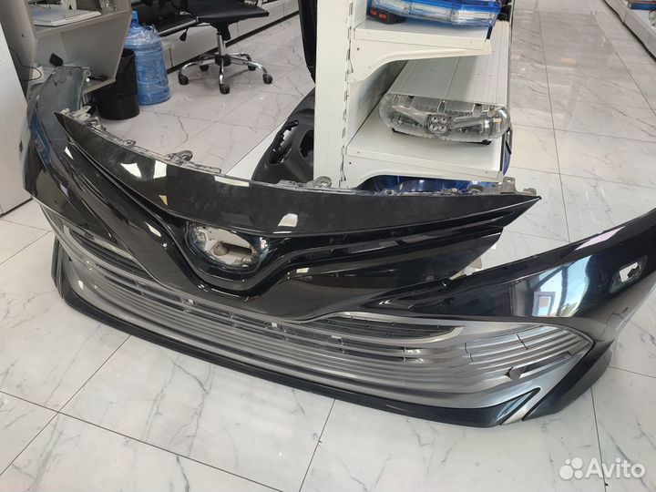 Передний бампер Toyota Camry V70
