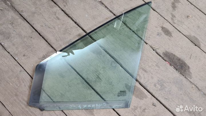 Форточка передней левой двери Рено Сценик 2