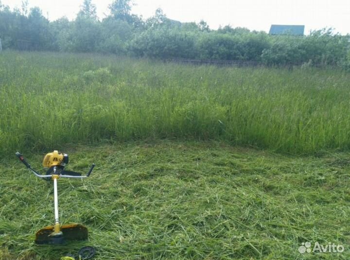 Покос травы триммером