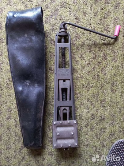 Домкрат механический винтовой