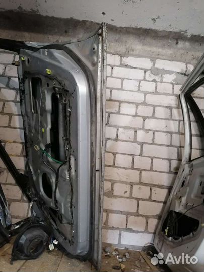 Дверь передняя правая mitsubishi sigma F16