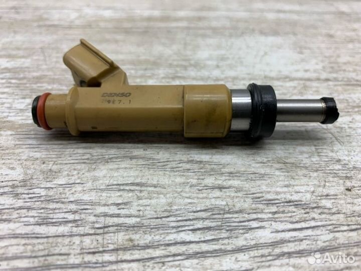 Форсунка топливная Toyota Avensis универсал