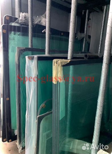 Стекло заднее Экскаватор-погрузчик JCB 4CX